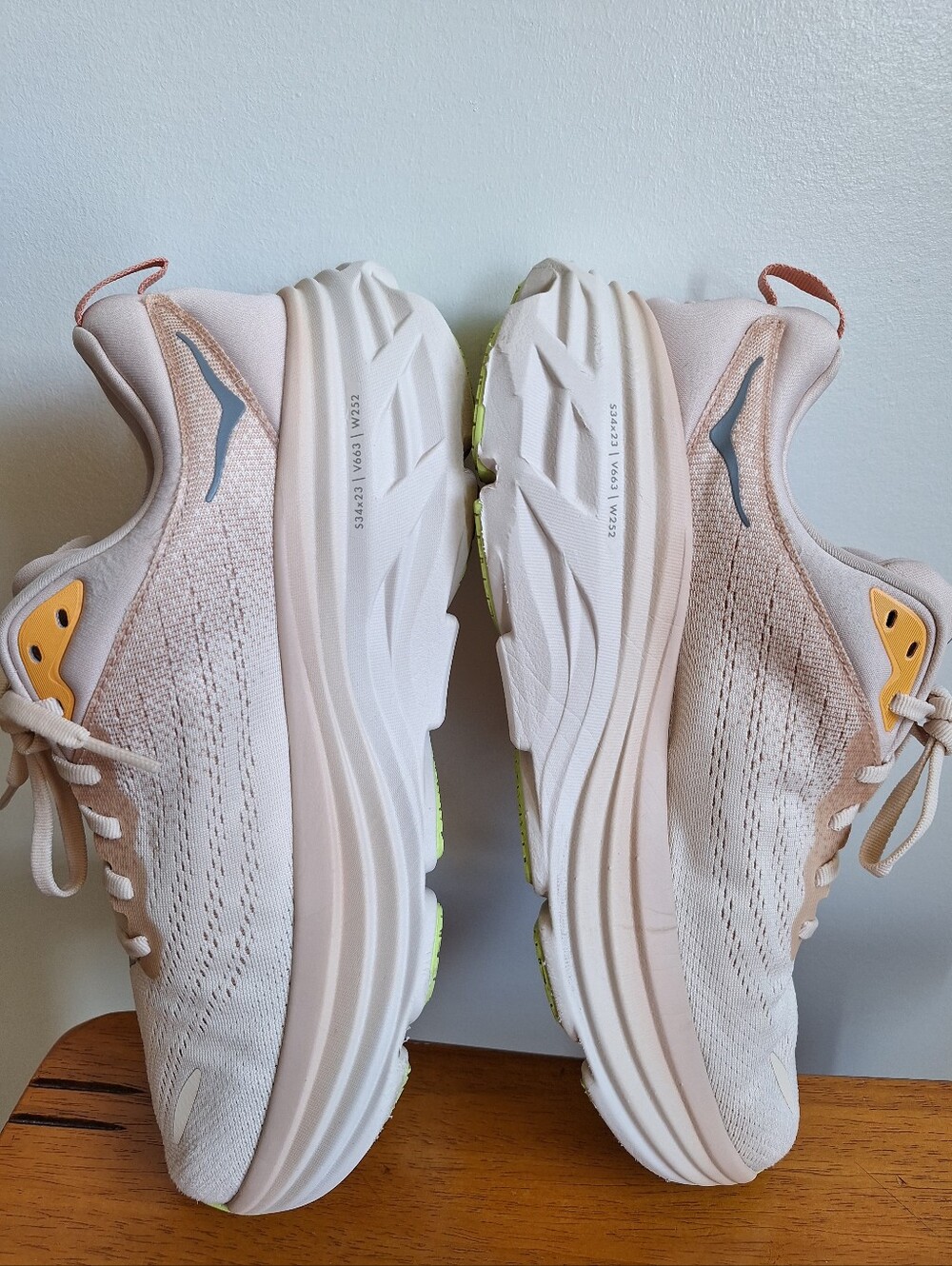 Hoka Bondi 8 'Cream Vanilla' Women's Size 10.5B - Picture 11 of 16